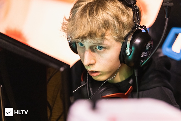 S15瑞士轮第四轮对阵分析：GenG战队挑战TES